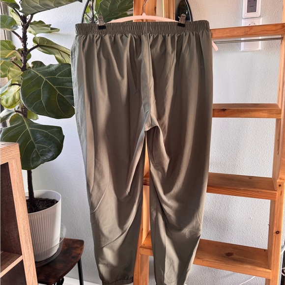 Old Navy Active Joggers - Picture 2 of 3